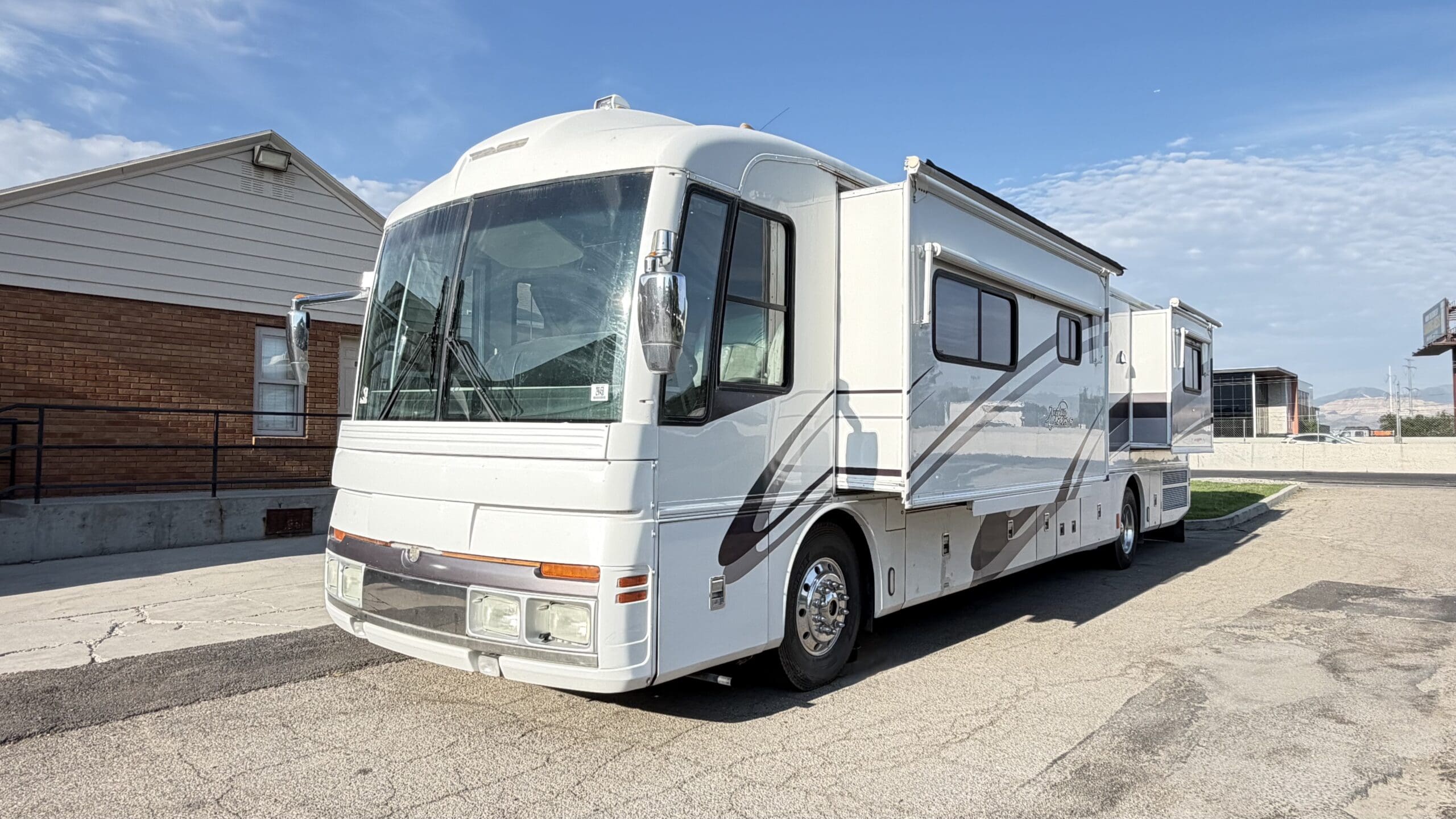 2001 Fleetwood American Eagle 40EUS exterior