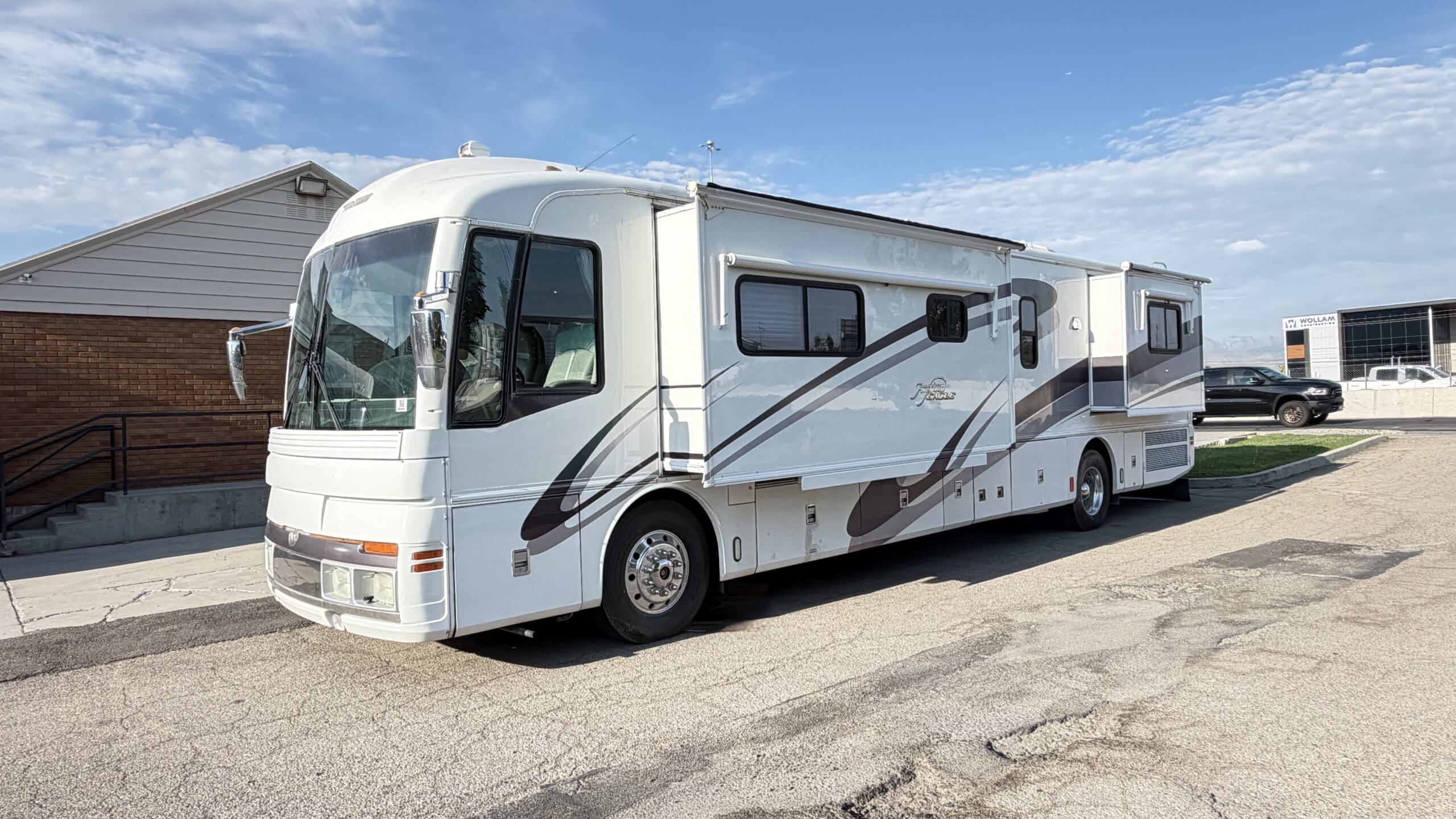 2001 Fleetwood American Eagle 40EUS photo 2