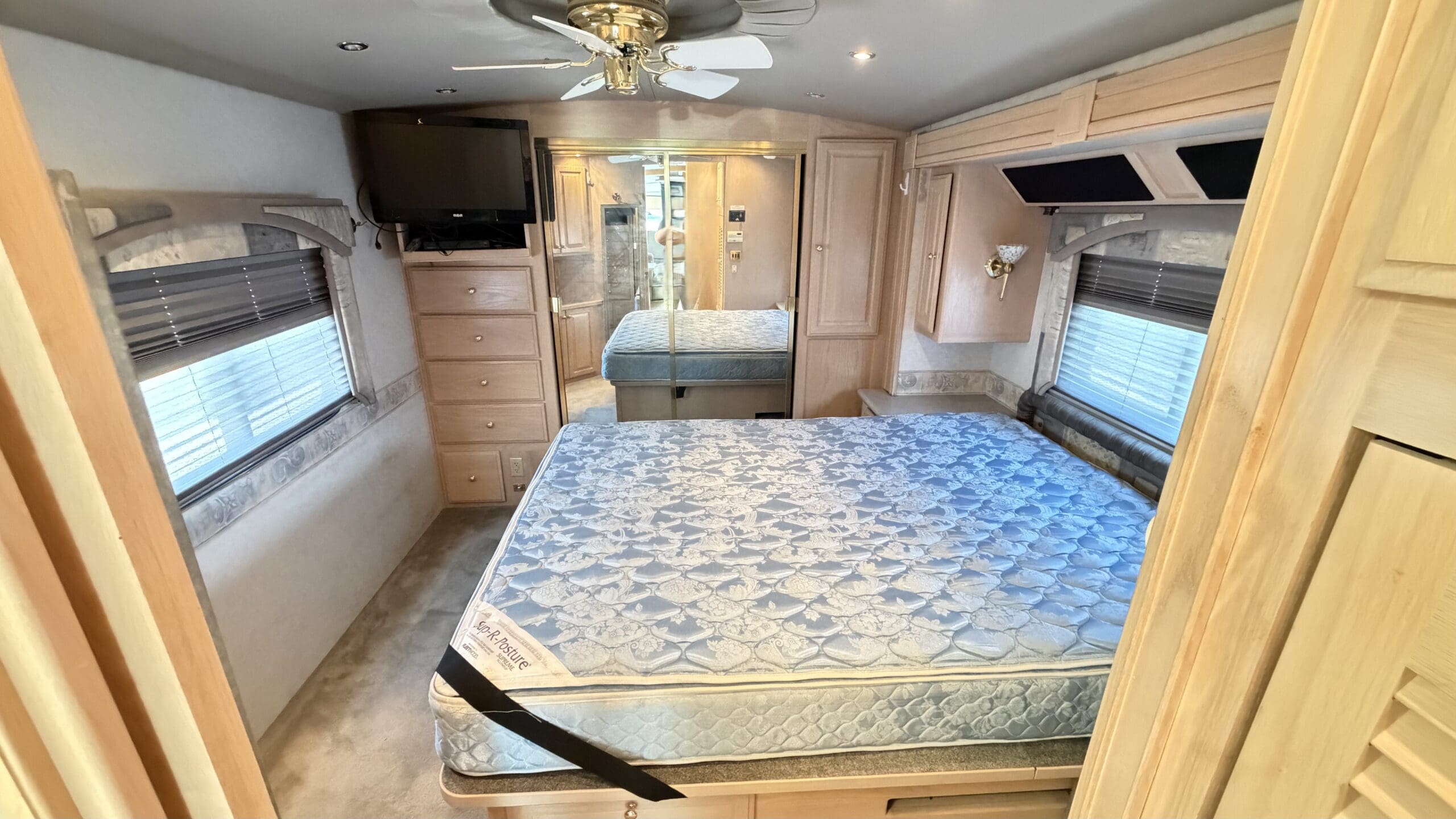 2001 Fleetwood American Eagle 40EUS photo 35