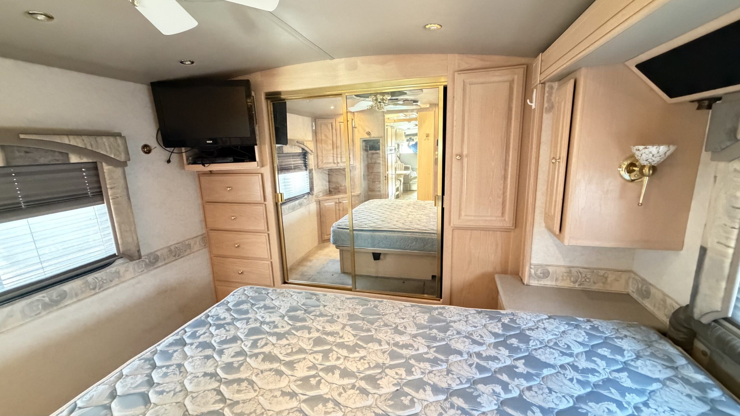 2001 Fleetwood American Eagle 40EUS photo 36
