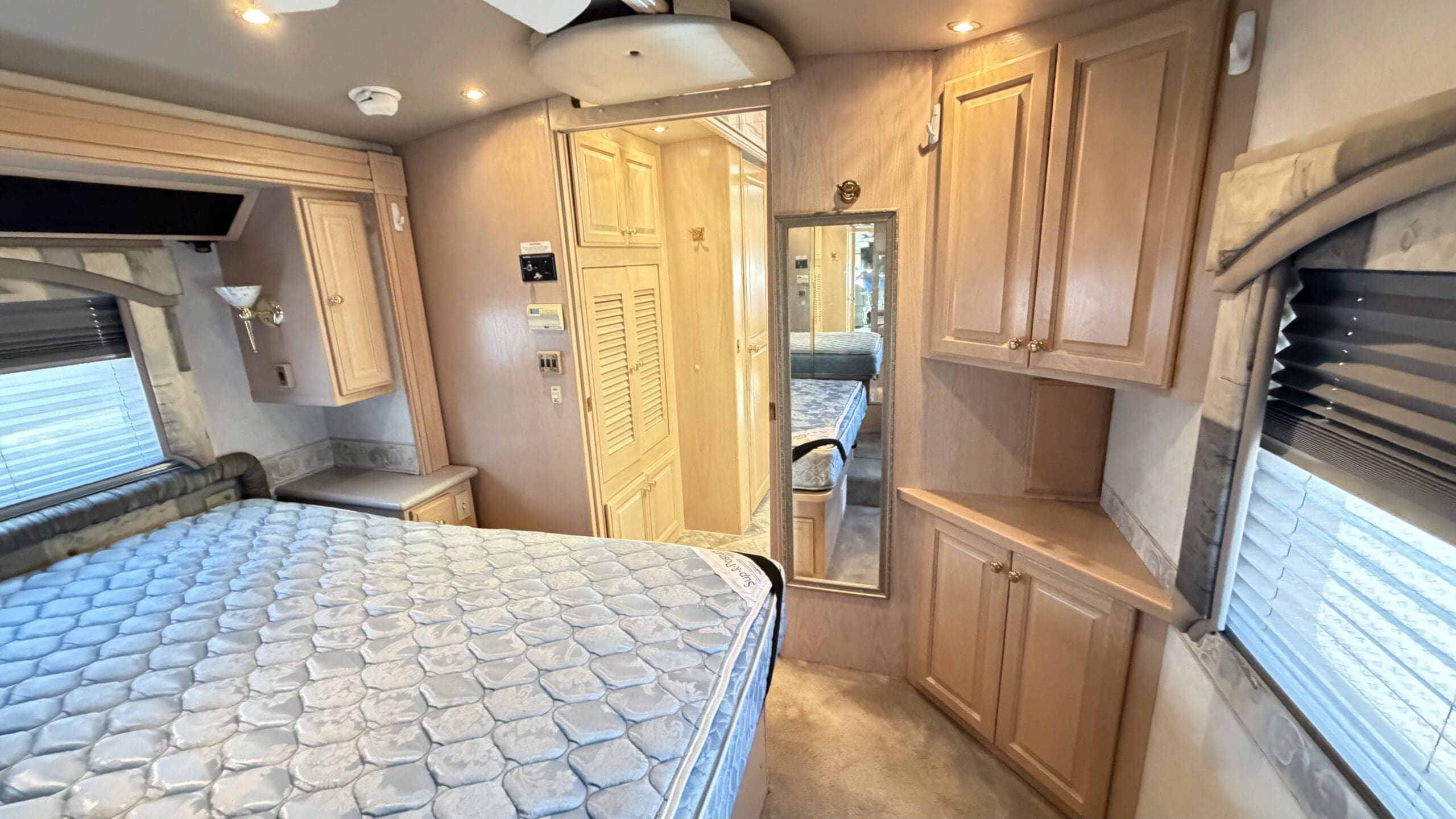 2001 Fleetwood American Eagle 40EUS photo 43
