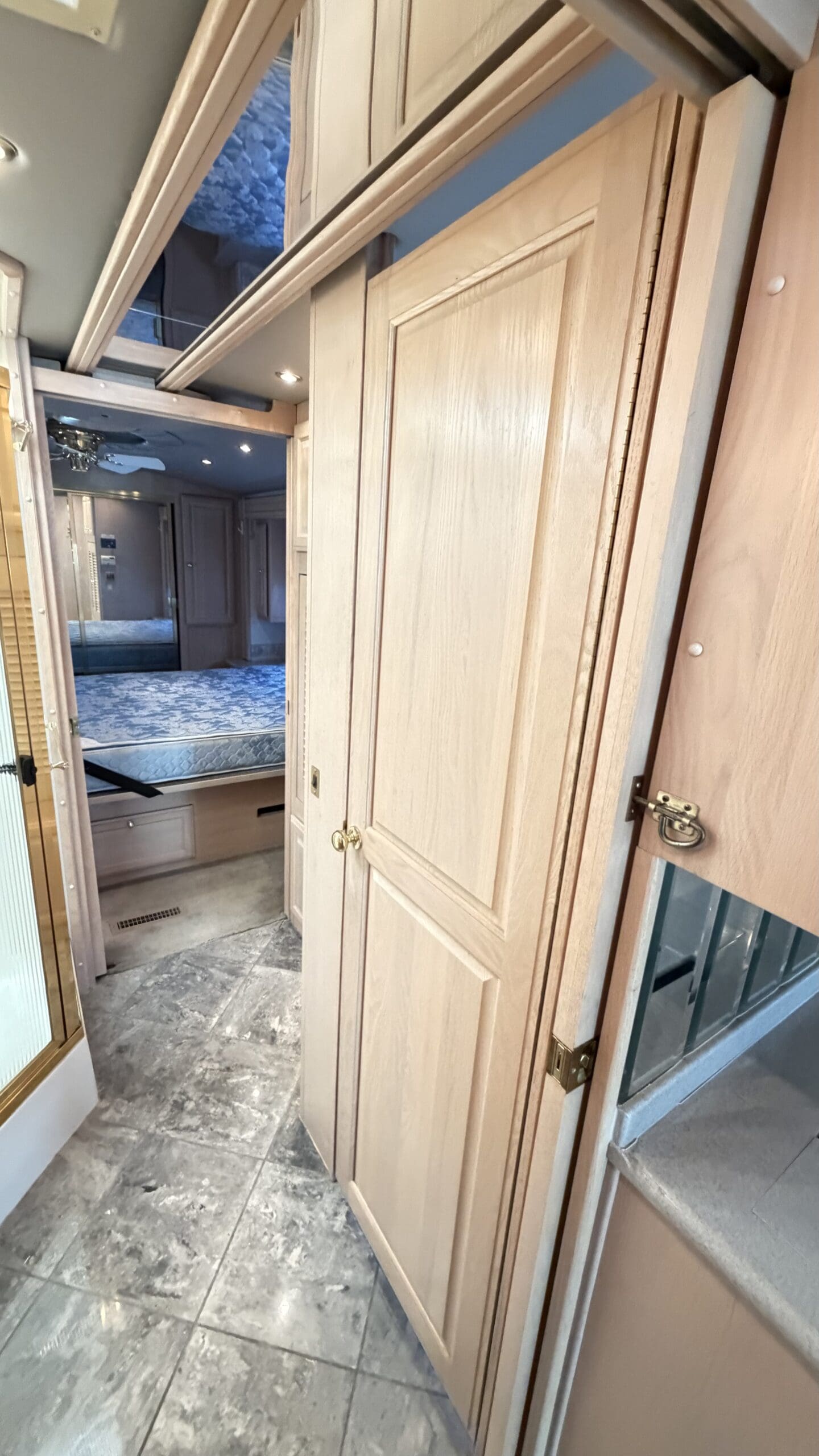 2001 Fleetwood American Eagle 40EUS photo 48